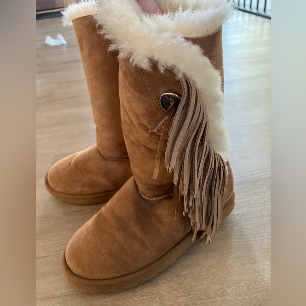 Koolaburra Fringe Chestnut Boots 7